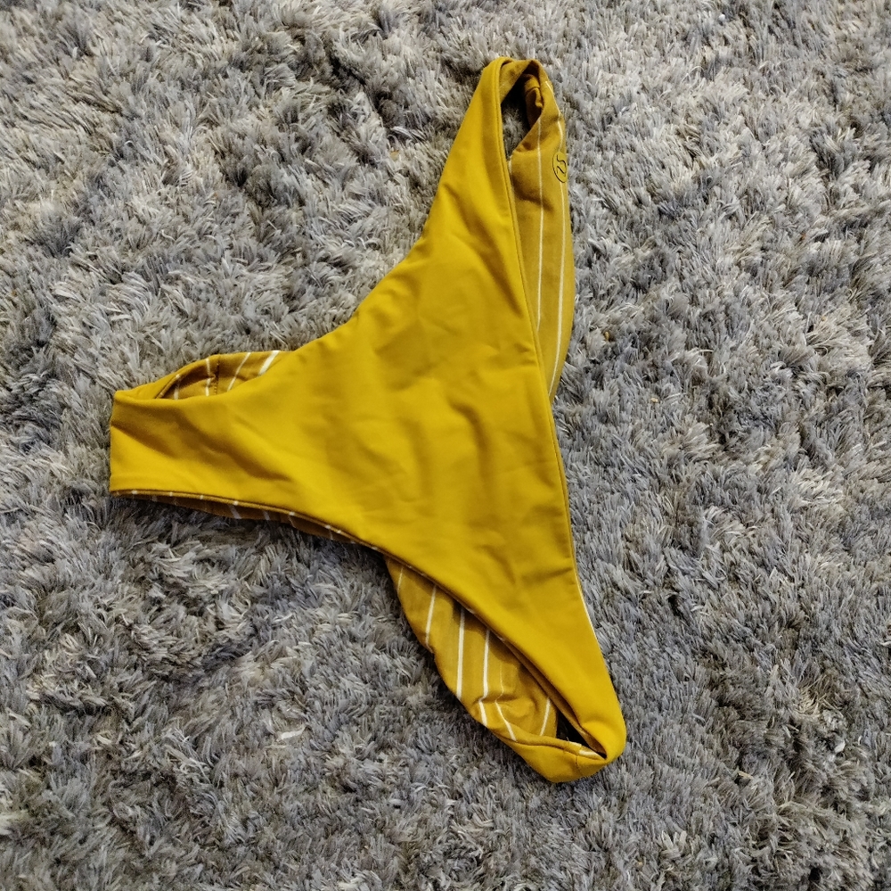 Lululemon Bathing Suit Bottoms - image 5